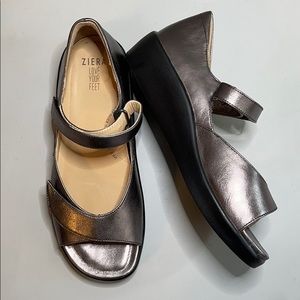 Ziera, Love Your Feet, strap closure sandals sz38
